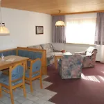 & Taxi Tirana Apartman
