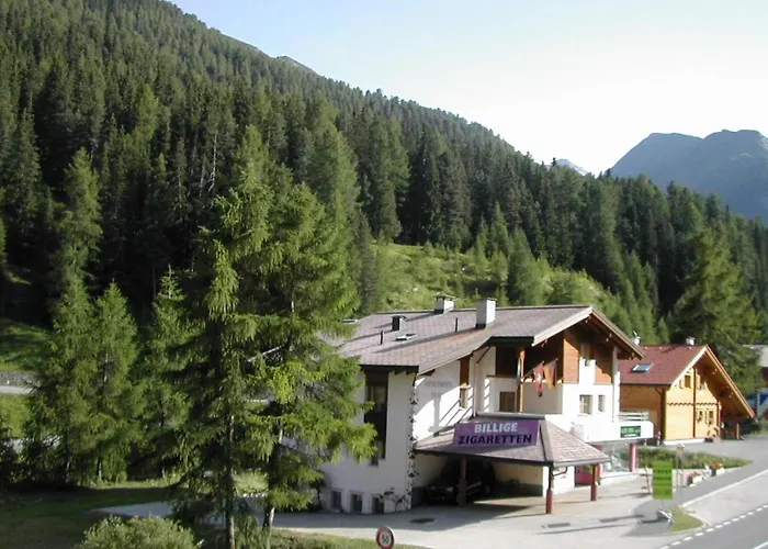 & Taxi Tirana Apartment *