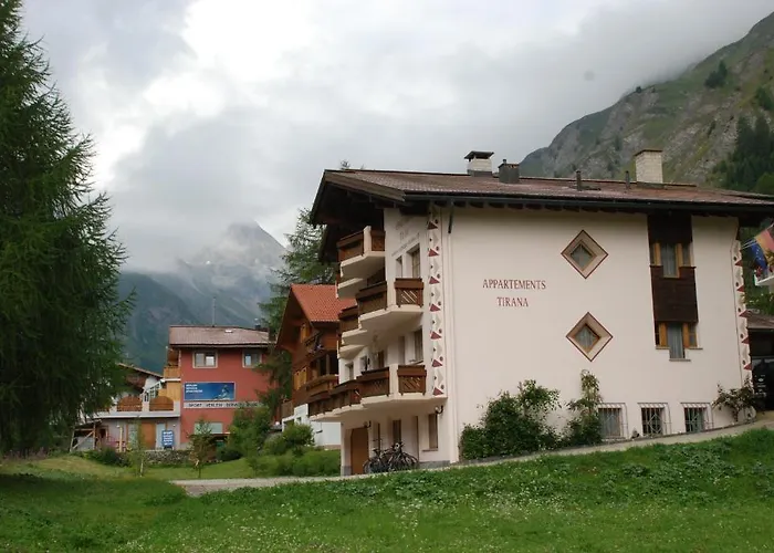 & Taxi Tirana Appartement *