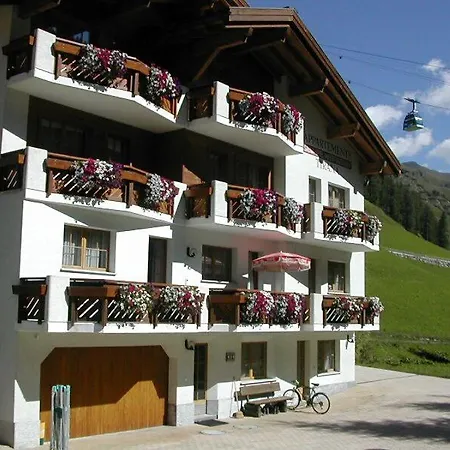 & Taxi Tirana Apartman *