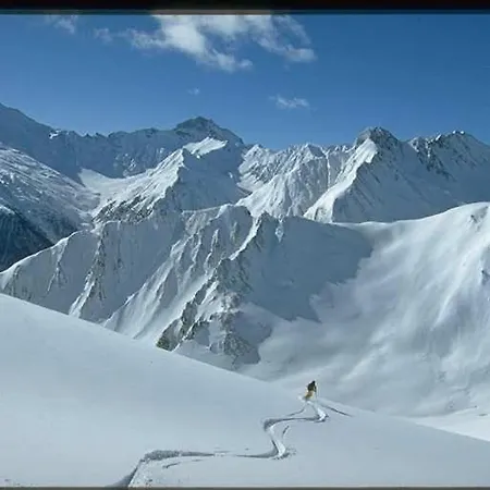 & Taxi Tirana Apartman *