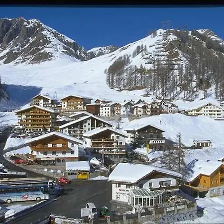 & Taxi Tirana Apartman *