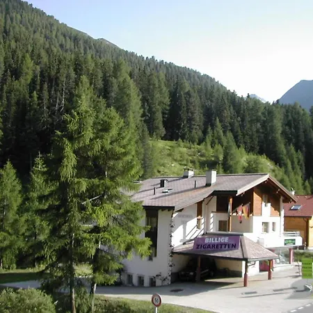 & Taxi Tirana Apartman *