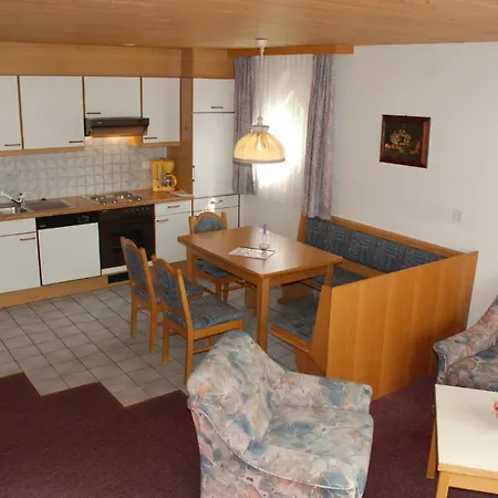 & Taxi Tirana Apartman *