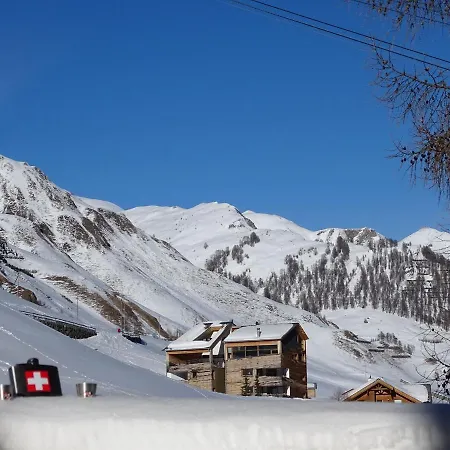 & Taxi Tirana Apartman *