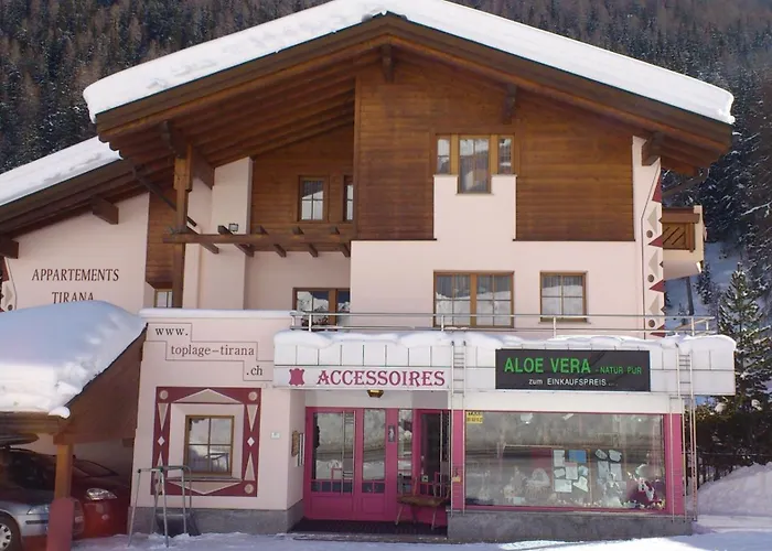 アパート & Taxi Tirana ザムナウン