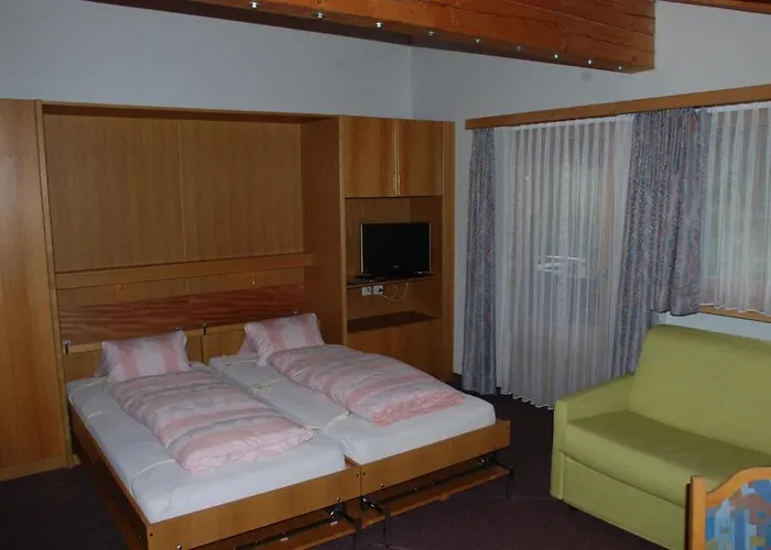 & Taxi Tirana * ザムナウン